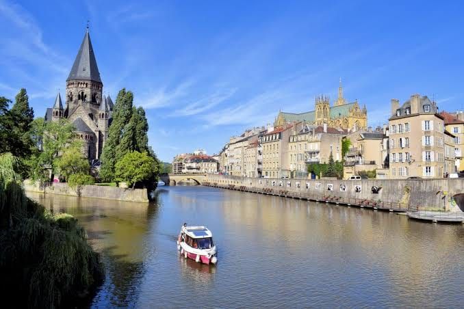 Le Temple Neuf et la Moselle à Metz